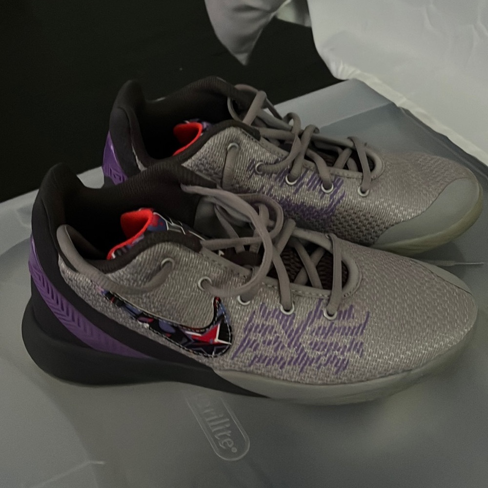 NEW Nike Kyrie Flytrap II Sneakers